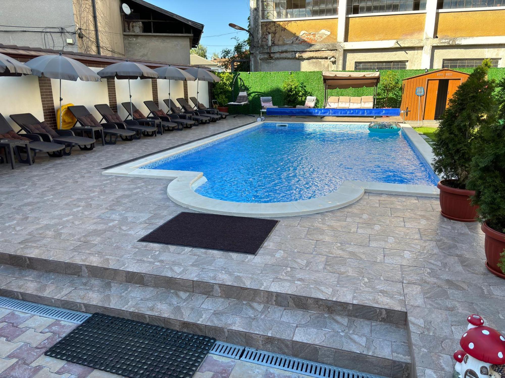 Hotel Rai Triavna Exterior foto