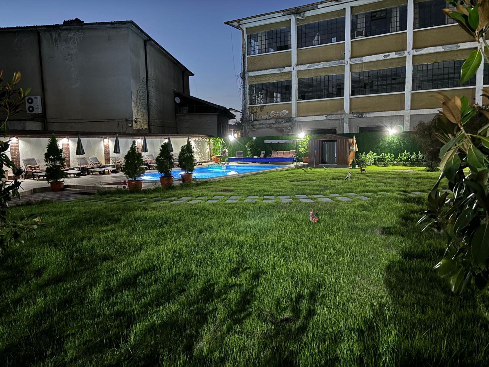 Hotel Rai Triavna Exterior foto